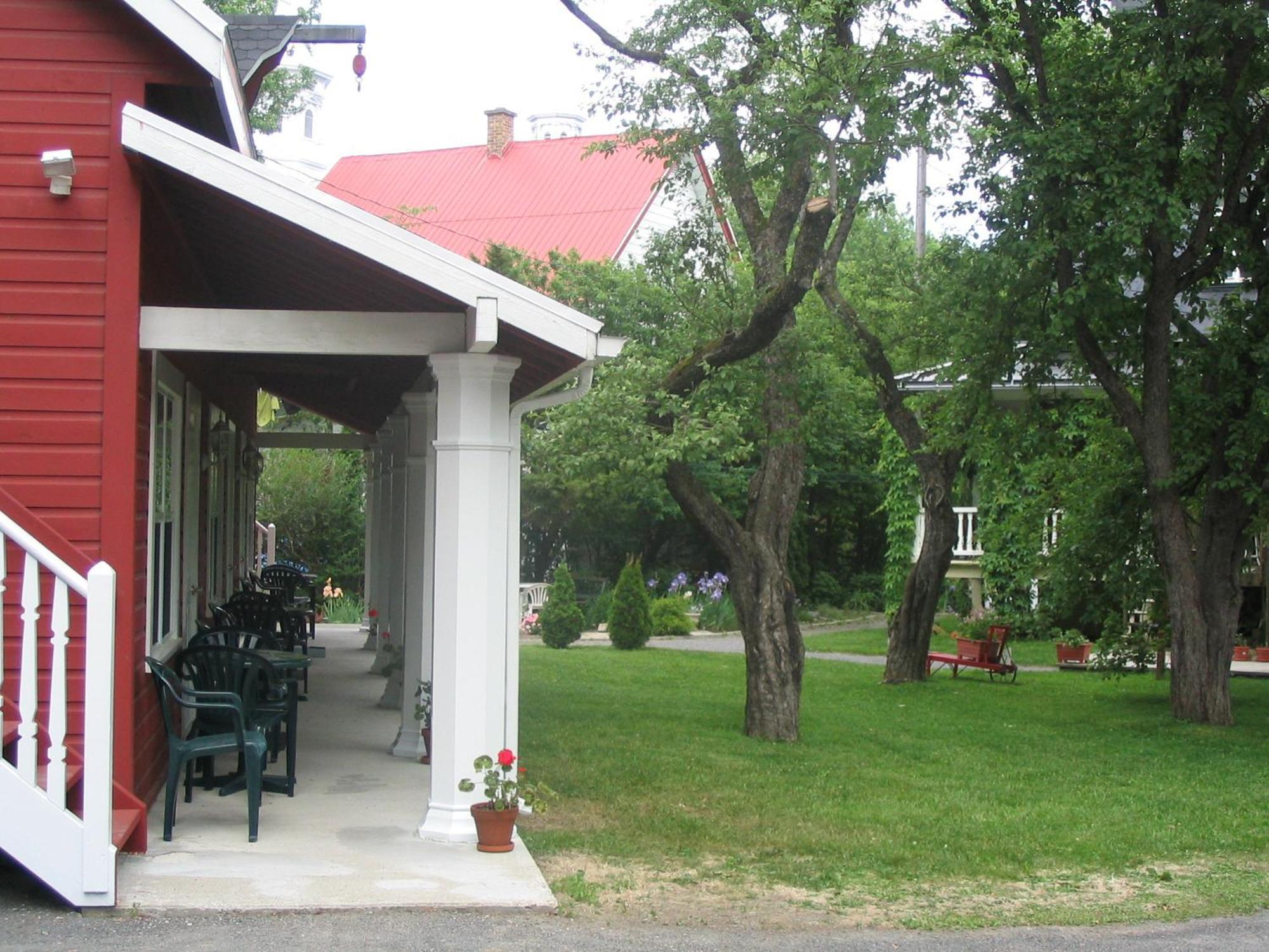 Aux Petits Oiseaux Citqo96751 Hotel Байе-Сен-Пол Екстериор снимка